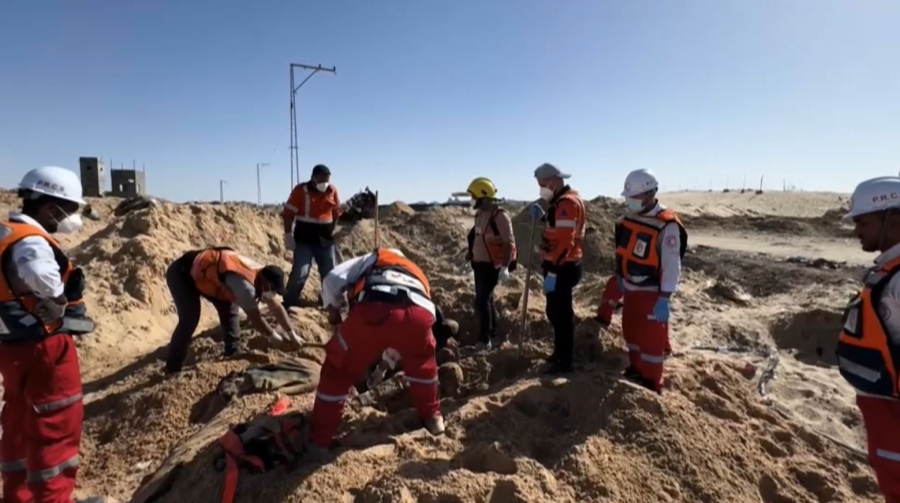 15 тел сотрудников гуманитарных и экстренных служб обнаружили в секторе Газа