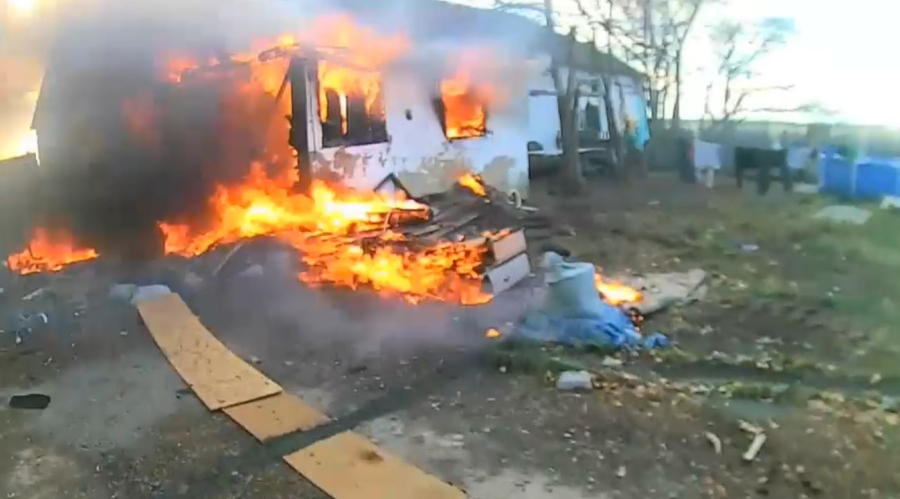 Ақмолалық екі азамат үш баланы оттан алып шықты