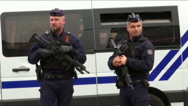 Парижде мектептер жабылды