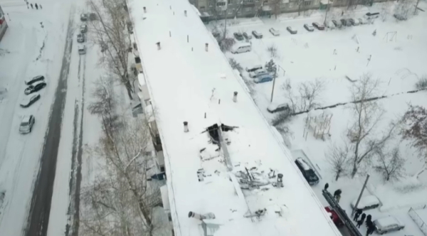 Петропавлда қалың қардан үйдің шатыры құлады