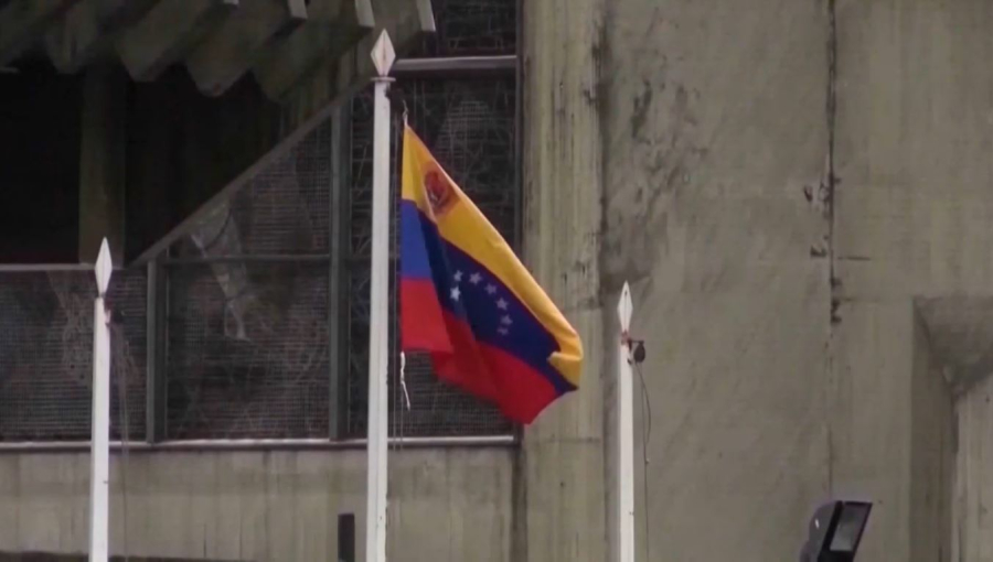 Венесуэла саяси тұтқындарды босата бастады