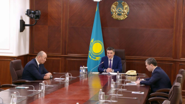 О. Бектенов Өнеркәсіп және құрылыс министрлігінің жаңа басшысын таныстырды