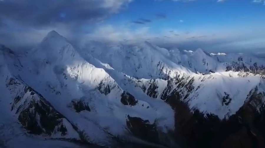 Тянь-Шаннің Жеңіс шыңына шыққан альпинистке енді көмек бармайды