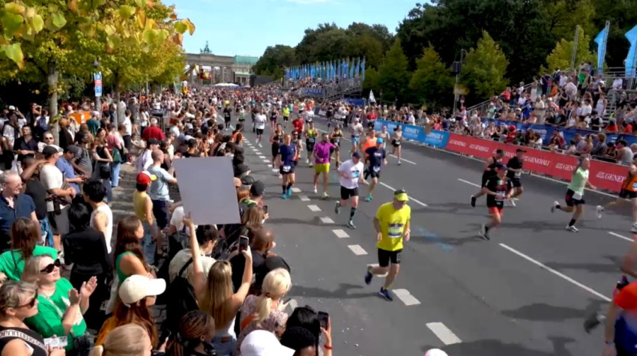 Казахстанские бегуны участвуют в Берлинском марафоне