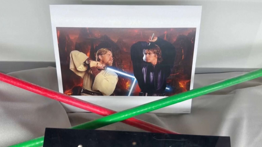 Лос-Анджелесте фильм жәдігерлері саудаланды