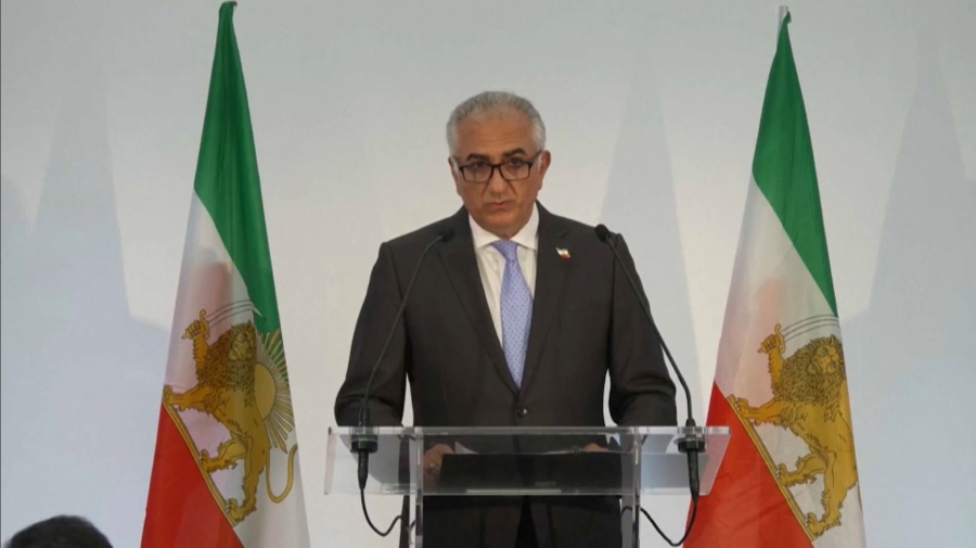 Иранның тақ мұрагері билікті қолына алғысы келеді