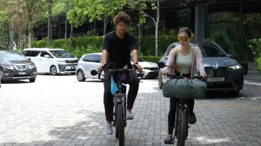 Велопутешественники из Казахстана добрались до Малайзии