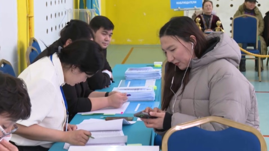 Сколько казахстанцев проголосовало на референдуме к 16:00