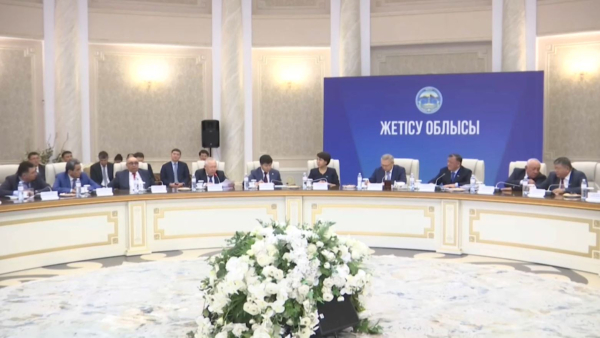 Жетісу облысының әкімі қоғамдық кеңес өкілдерімен кездесті