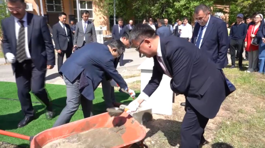 Шымкентте «ақылды» жылыжайдың капсуласы салынды