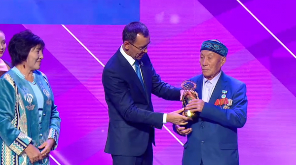 «Мерейлі отбасы»: Астанада 20 үлгілі әулет қошеметке бөленді