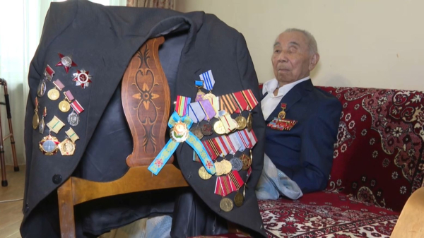 Ветеран войны Зулкарнай Сеитов готовится встретить свою 103-ю весну
