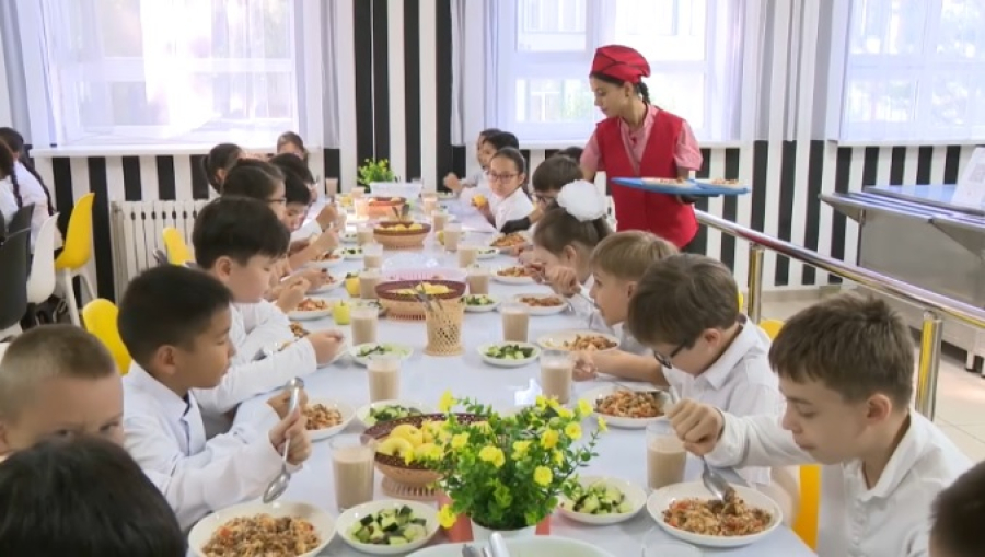 Меню в школьных столовых стало более полезным