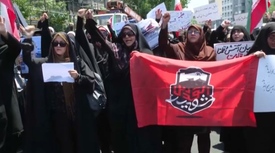 Массовые протесты вспыхнули в Тегеране