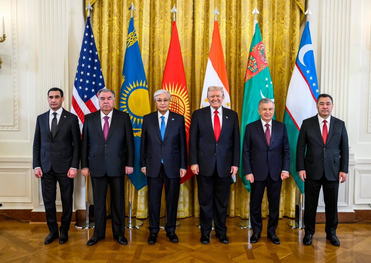 Орталық Азия мемлекеттері басшылары мен АҚШ президентінің бірлескен суреті жарияланды