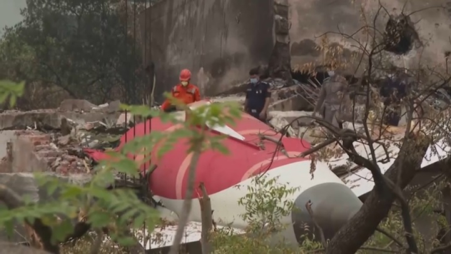 Названа предварительная причина крушения самолета в Индии