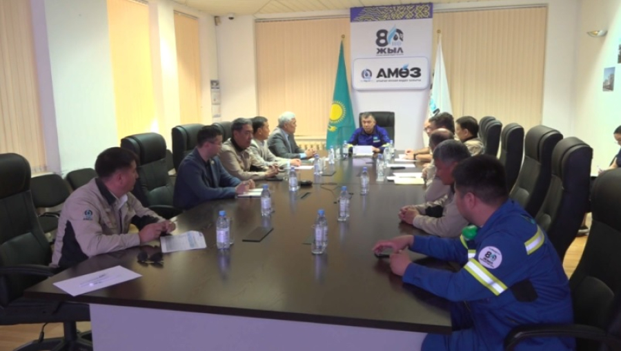 Сенатор обсудил с нефтяниками экологические проблемы