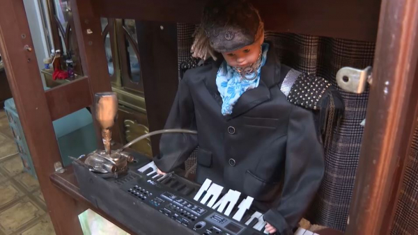 Мастерицы из Шымкента превращают старые вещи в арт-объекты