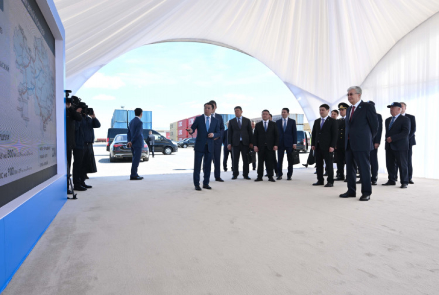 Президент Маңғыстау өңіріндегі көлік-логистика инфрақұрылымының даму барысымен танысты
