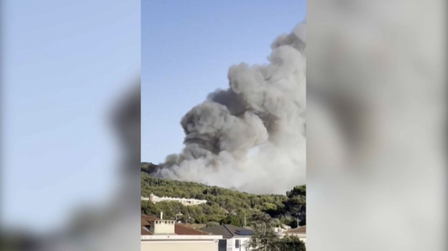 Лесной пожар бушует на юго-востоке Франции