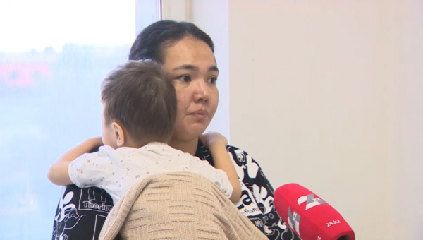 В Казахстане за полгода 102 ребенка выпали из окон