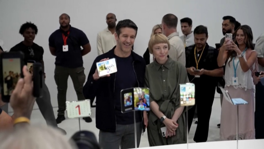 Apple представила первый складной iPhone