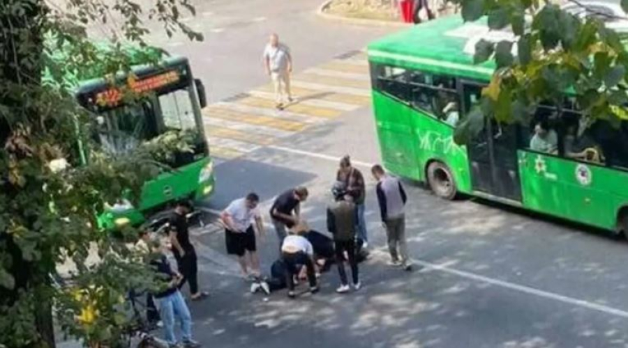 Автобус сбил школьниц: пациенток перевели из реанимации