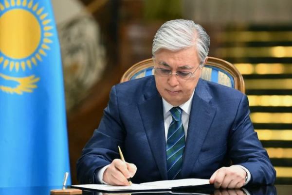 Президент проинформирован о ситуации с захватом заложницы в аэропорту Алматы