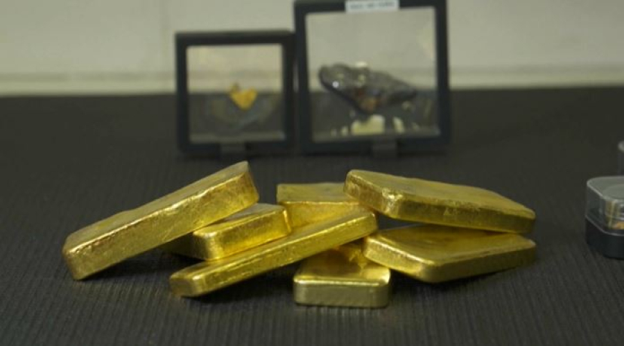 Цена на золото обновила свой рекорд на фоне пошлин Трампа