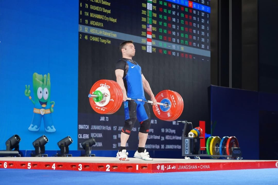 Казахстан завоевал первую медаль на чемпионате Азии по тяжелой атлетике в Китае