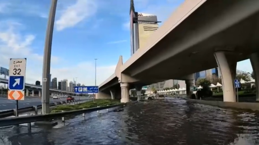 Проливные дожди в ОАЭ: за сутки выпала годовая норма осадков