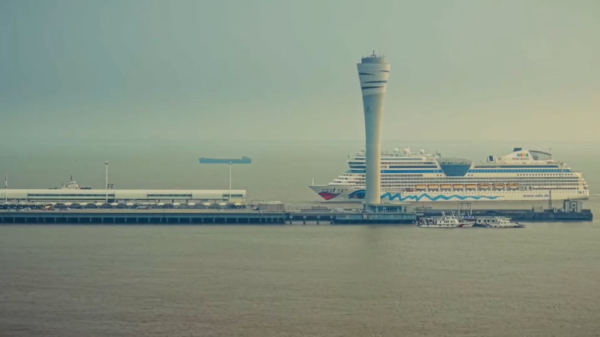 Шанхайский порт принял рекордное число иностранных туристов за сутки