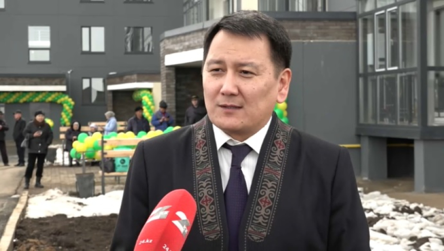 Ключи от новых квартир получили 43 семьи в Уральске