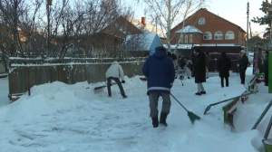 Волонтёры приступили к уборке снега в Кокшетау