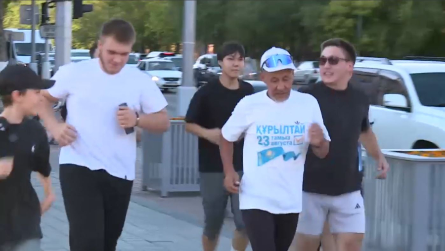 Спортшы Құрылтай сайлауына жүгіру марафонын арнады