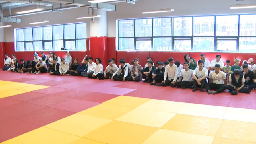 Елордада мектеп оқушылары отандық спортшылармен кездесті