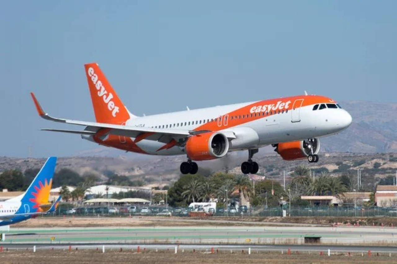 EasyJet бортсеріктердің ереуіліне байланысты жүздеген рейсті тоқтатуы мүмкін