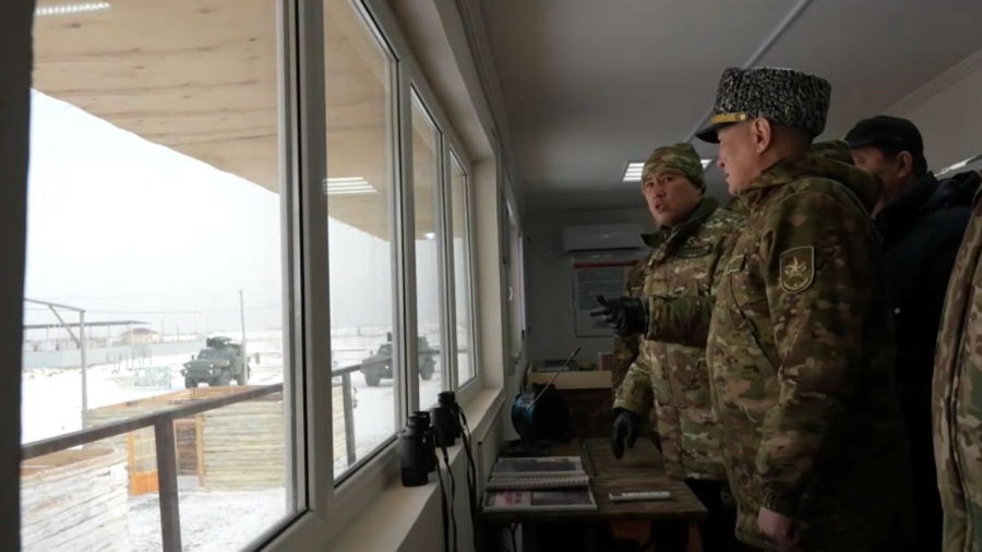 Военные объекты в Кызылординской области проинспектировал министр обороны