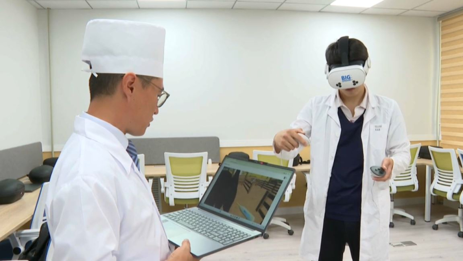 Қызылордада болашақ мамандар VR зертханада тәжірибе жинап жүр