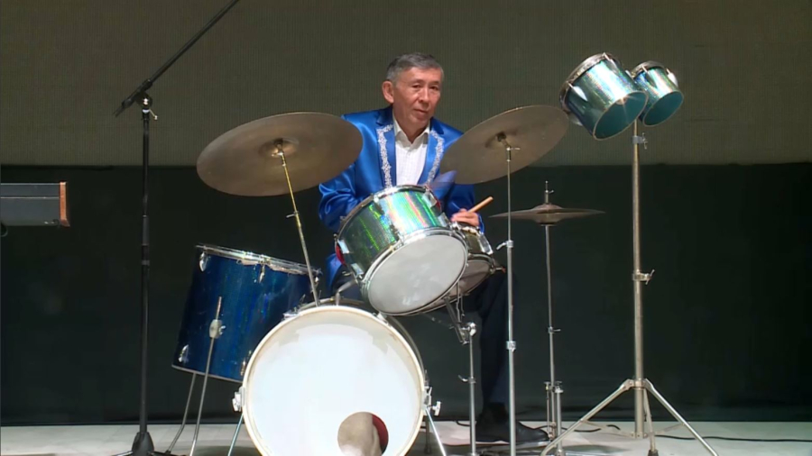 Жетісу облысының ұстазы математика мен музыканы ұштастырып жүр