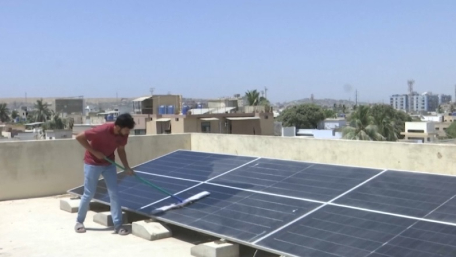 Пакистанцы переходят на солнечную энергию