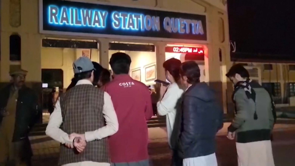 Пәкістанда экстремистер кепілге алған 450 адамның 104-і босатылды