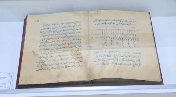 Эксперты отреставрировали около 200 рукописей и редких книг