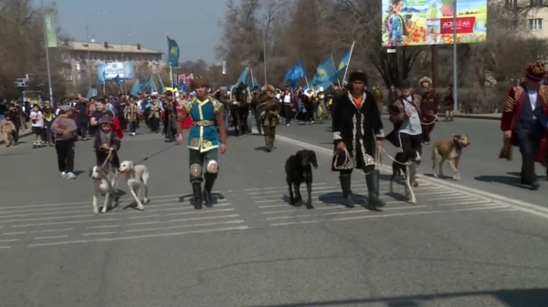 Талдықорғанда 1000-нан аса адамның қатысуымен керуен көші жүріп өтті