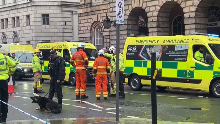 Автомобиль наехал на футбольных болельщиков в Ливерпуле