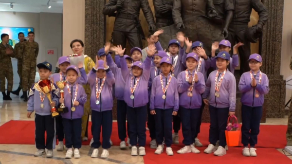 «Жас сарбаз» ұжымы халықаралық байқауда бас жүлдені жеңіп алды