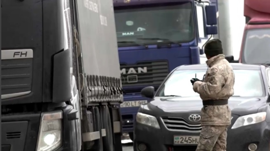 Казахстан поднимет вопрос заторов на границе с Россией