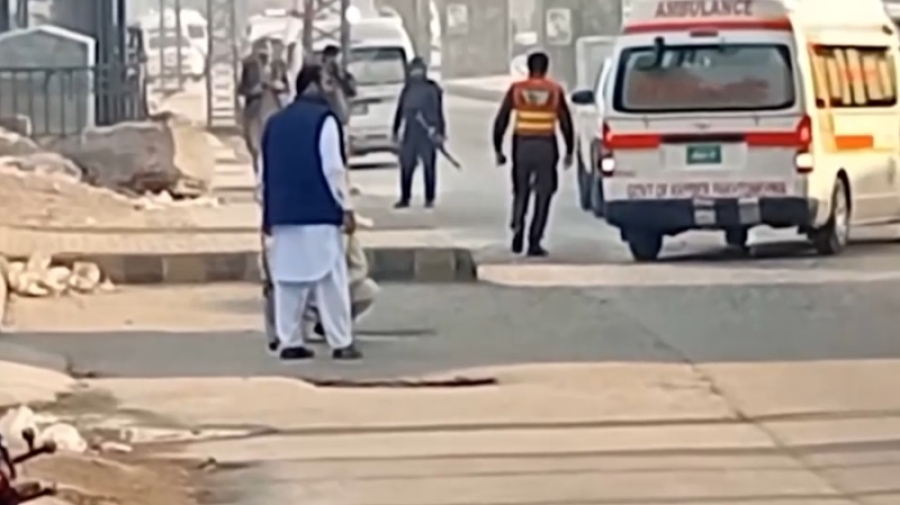 Взрыв прогремел у штаб-квартиры полиции в Пакистане