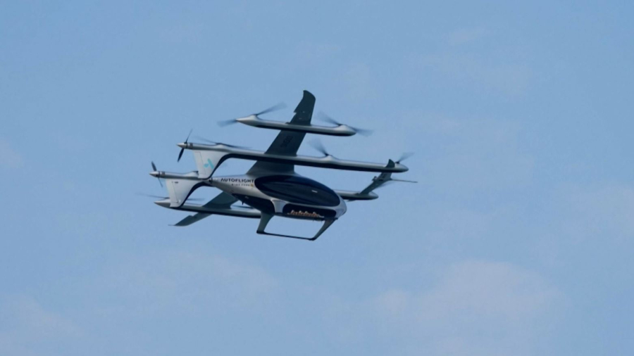 Қытайда ұшатын көліктер қолданысқа беріледі