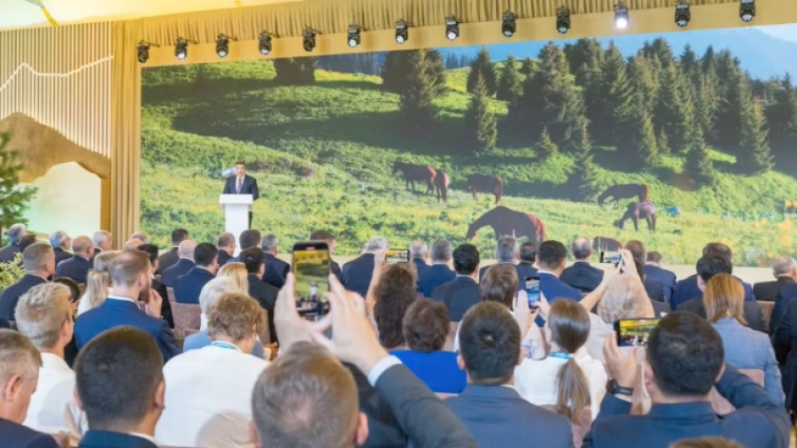 Бектенов поднял проблему обмеления Каспия на конференции в РФ